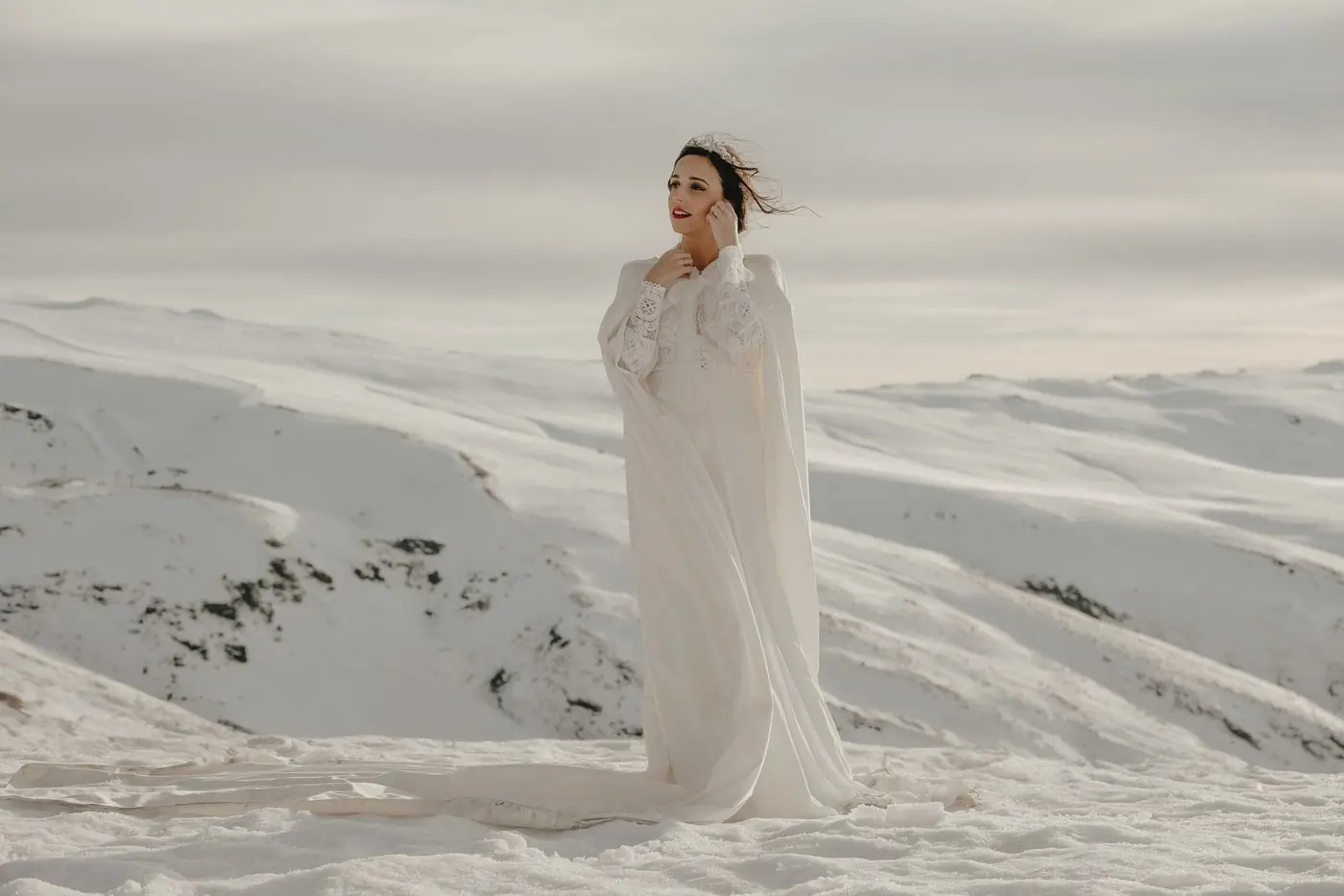 La novia sola en la nieve de Sierra Nevada